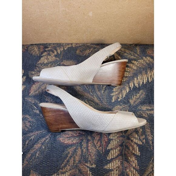 BCBGenerationTan Peep Toe Slingback Heels- Size 8.5 - Picture 5 of 8